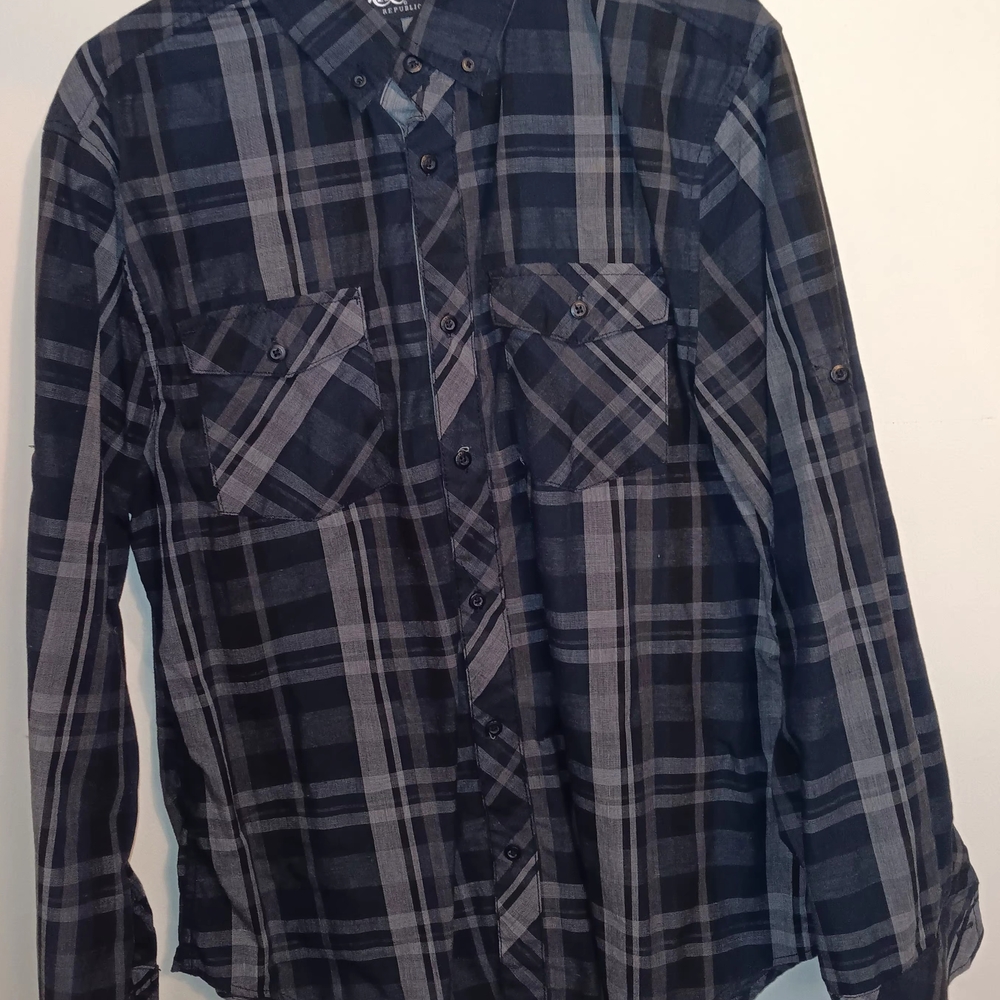 Rock & Republic Medium Black and Gray Casual Button Down Shirt